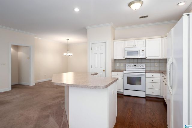 653 VILLAGE CREST CIRCLE, Hoover, AL 35226