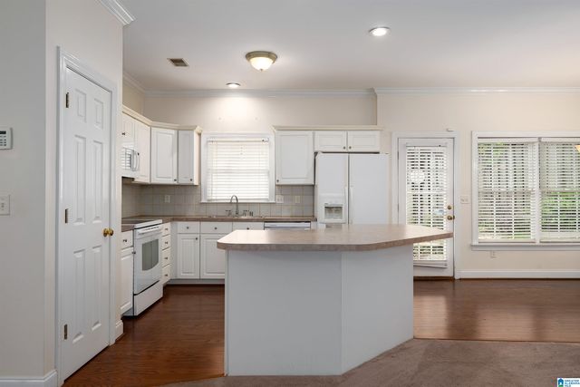 653 VILLAGE CREST CIRCLE, Hoover, AL 35226