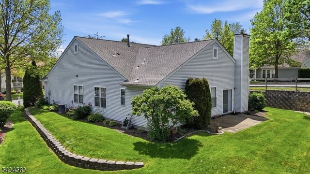 56 Kensington Cir, White Twp., NJ 07823