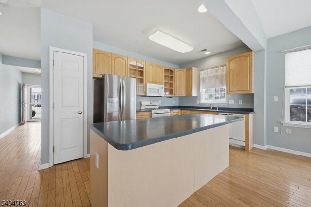 56 Kensington Cir, White Twp., NJ 07823