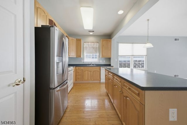 56 Kensington Cir, White Twp., NJ 07823