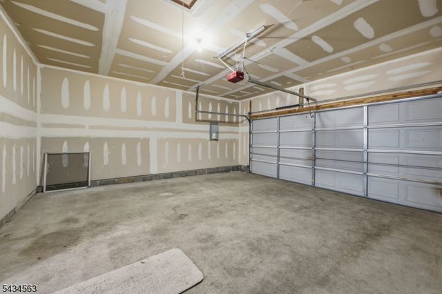 56 Kensington Cir, White Twp., NJ 07823