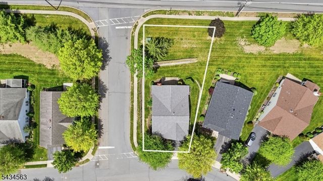 56 Kensington Cir, White Twp., NJ 07823