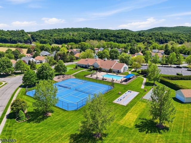 56 Kensington Cir, White Twp., NJ 07823