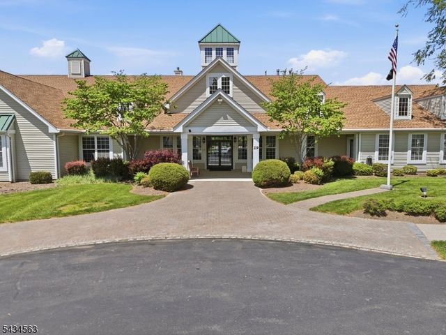 56 Kensington Cir, White Twp., NJ 07823