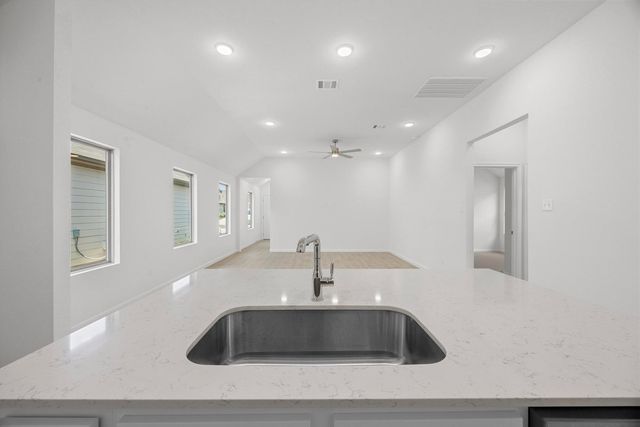 171 Hornet ST, Elgin, TX 78621