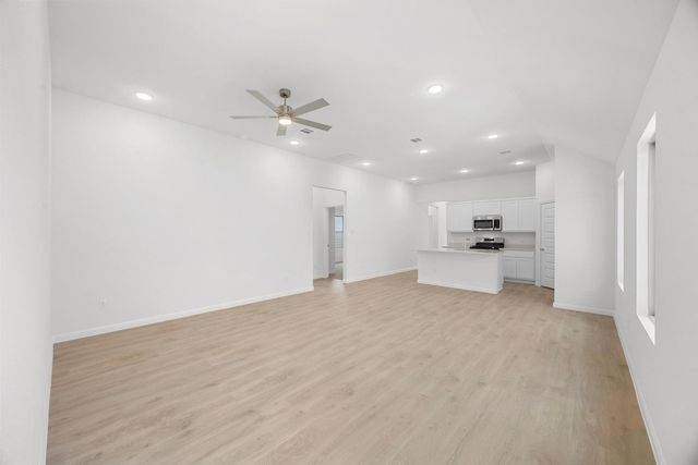 171 Hornet ST, Elgin, TX 78621