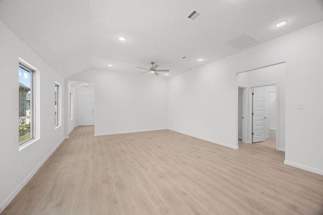 171 Hornet ST, Elgin, TX 78621