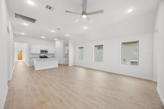 171 Hornet ST, Elgin, TX 78621