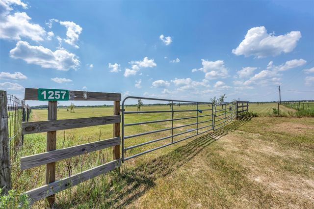 1257 County Road 141, Rock Island, TX 77470