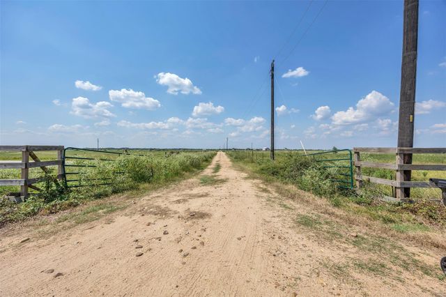 1257 County Road 141, Rock Island, TX 77470