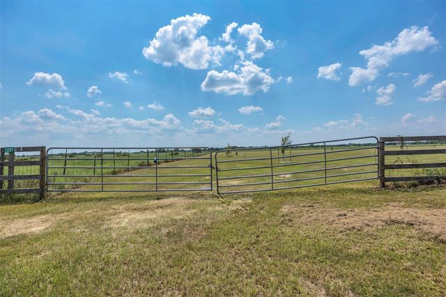 1257 County Road 141, Rock Island, TX 77470