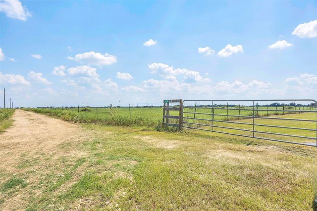1257 County Road 141, Rock Island, TX 77470