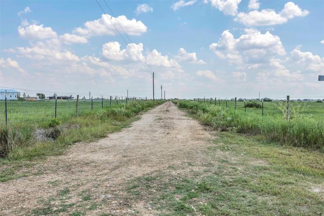 1257 County Road 141, Rock Island, TX 77470