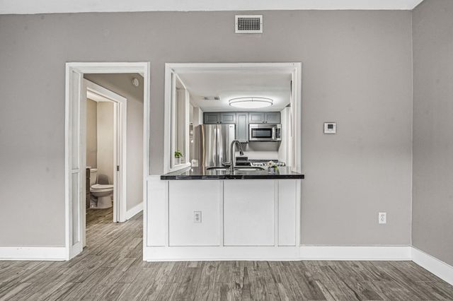 830 Threadneedle Street 240, Houston, TX 77079