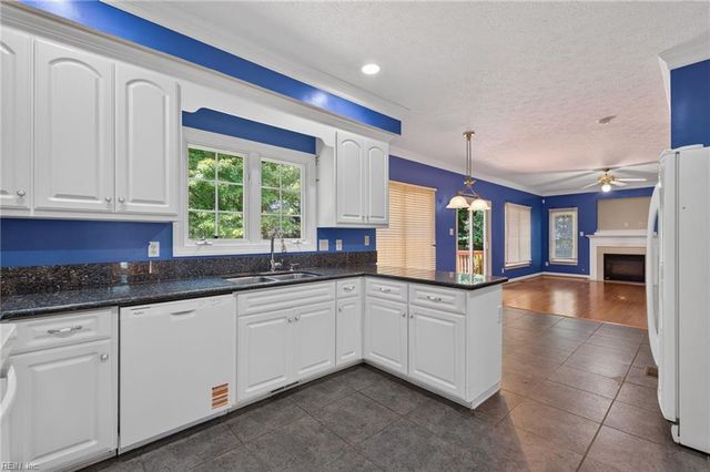 212 Halles RN, Yorktown, VA 23693