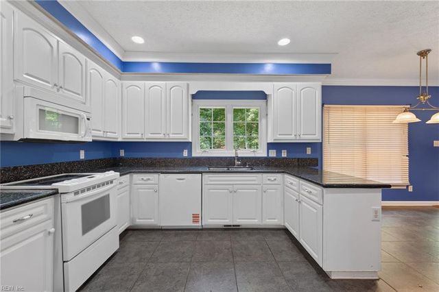 212 Halles RN, Yorktown, VA 23693