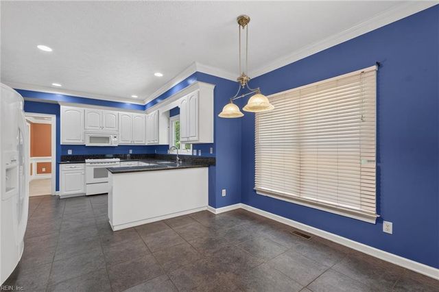 212 Halles RN, Yorktown, VA 23693