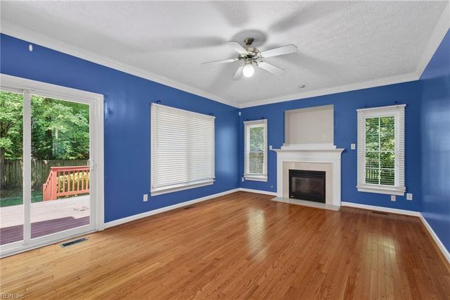 212 Halles RN, Yorktown, VA 23693