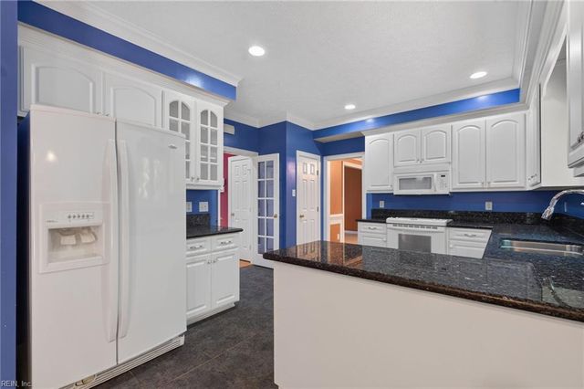 212 Halles RN, Yorktown, VA 23693