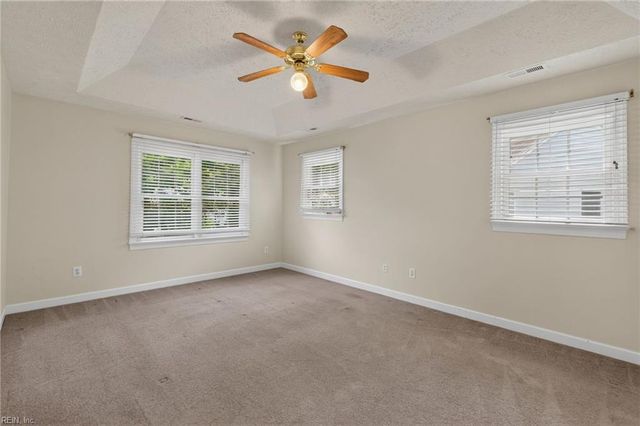 212 Halles RN, Yorktown, VA 23693