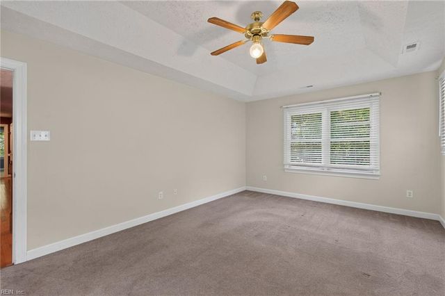 212 Halles RN, Yorktown, VA 23693