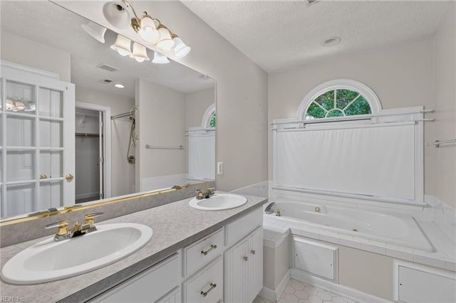 212 Halles RN, Yorktown, VA 23693