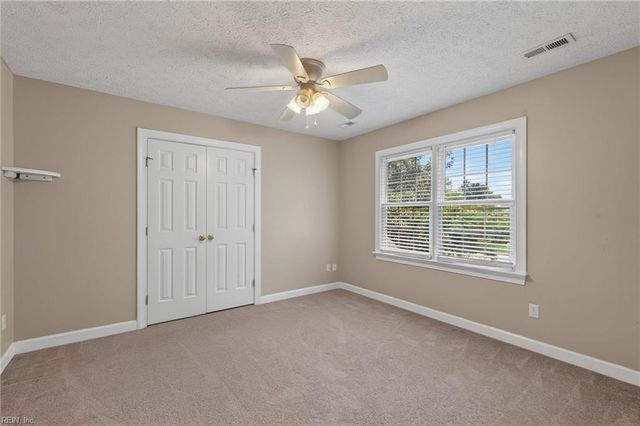 212 Halles RN, Yorktown, VA 23693