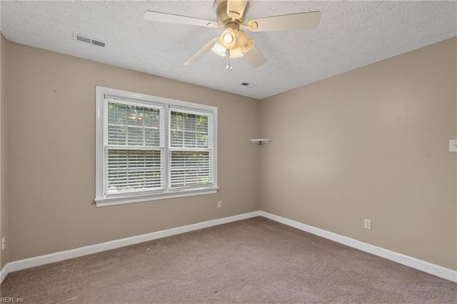 212 Halles RN, Yorktown, VA 23693