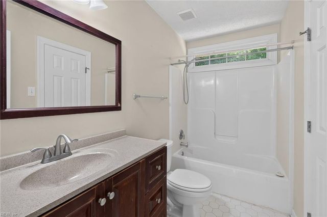 212 Halles RN, Yorktown, VA 23693
