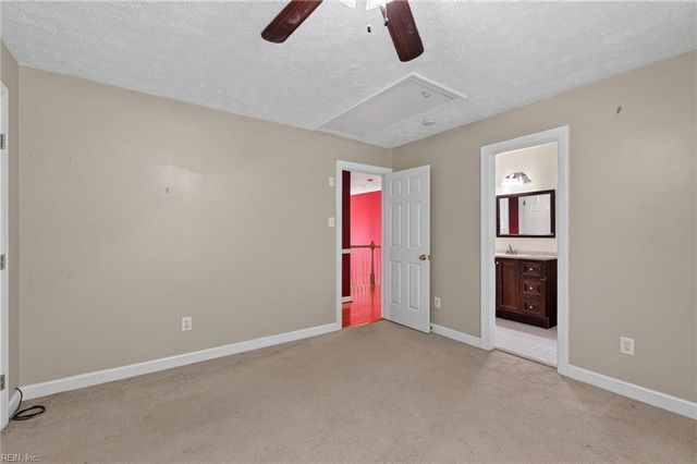 212 Halles RN, Yorktown, VA 23693