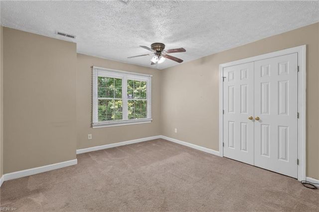 212 Halles RN, Yorktown, VA 23693