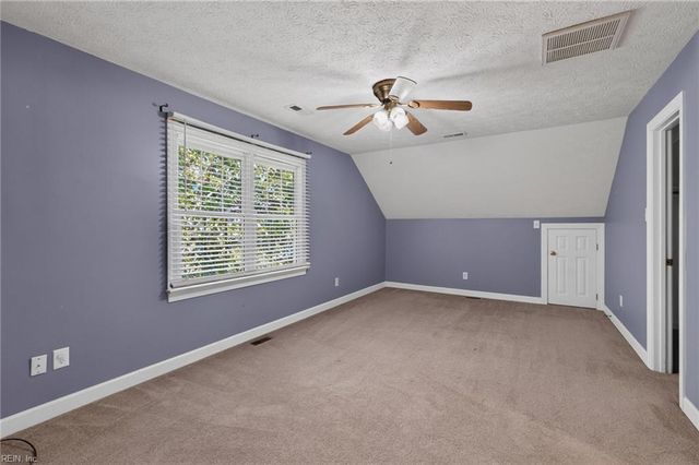 212 Halles RN, Yorktown, VA 23693