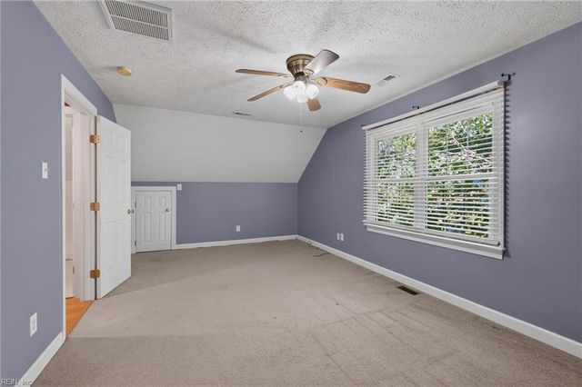 212 Halles RN, Yorktown, VA 23693