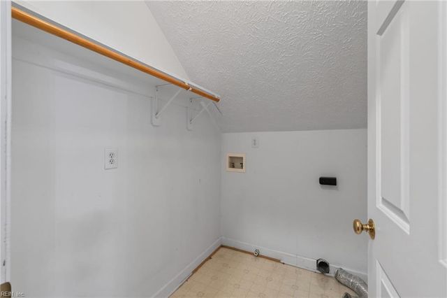 212 Halles RN, Yorktown, VA 23693