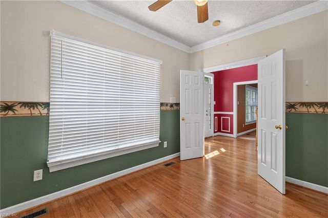 212 Halles RN, Yorktown, VA 23693