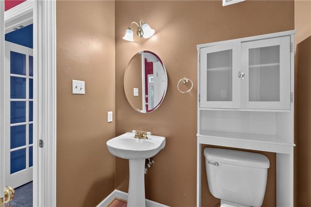 212 Halles RN, Yorktown, VA 23693