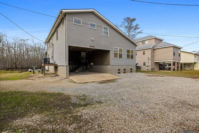 31643 Shelton Dr, Springfield, LA 70462