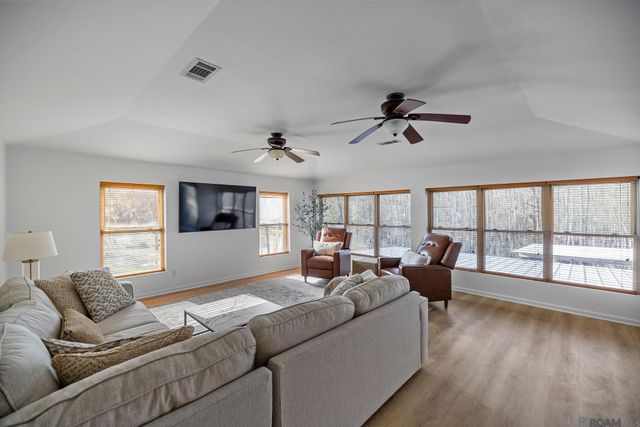 31643 Shelton Dr, Springfield, LA 70462