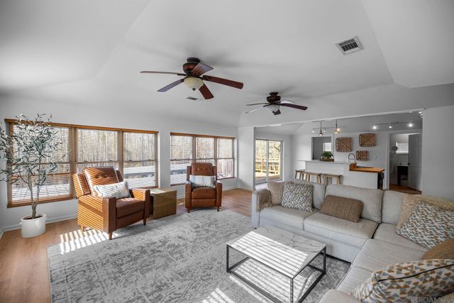 31643 Shelton Dr, Springfield, LA 70462