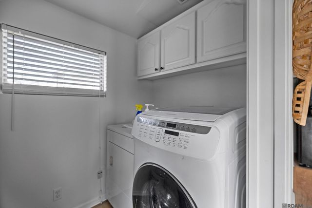 31643 Shelton Dr, Springfield, LA 70462