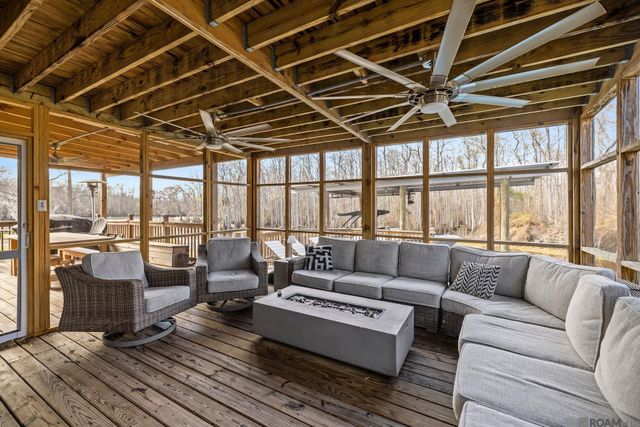 31643 Shelton Dr, Springfield, LA 70462