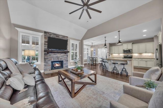 450 Huntington Dr, Lebanon, TN 37087
