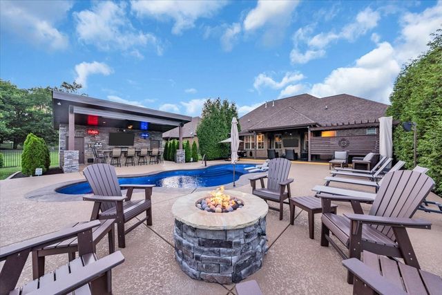 450 Huntington Dr, Lebanon, TN 37087