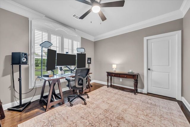450 Huntington Dr, Lebanon, TN 37087