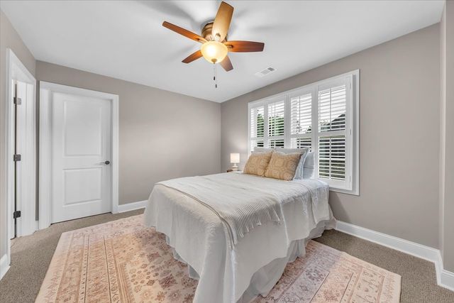 450 Huntington Dr, Lebanon, TN 37087