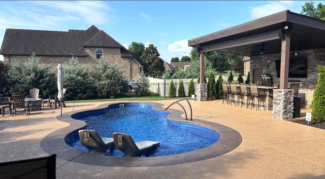 450 Huntington Dr, Lebanon, TN 37087