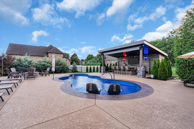 450 Huntington Dr, Lebanon, TN 37087