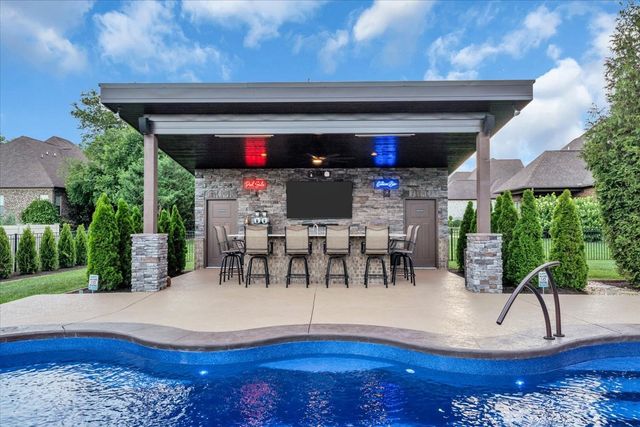 450 Huntington Dr, Lebanon, TN 37087