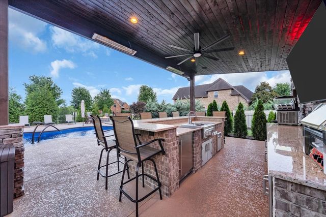 450 Huntington Dr, Lebanon, TN 37087
